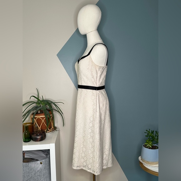 Ann Taylor LOFT 4P Petites Lace Fit & Flare Dress White Black Trim Midi - Picture 3 of 11